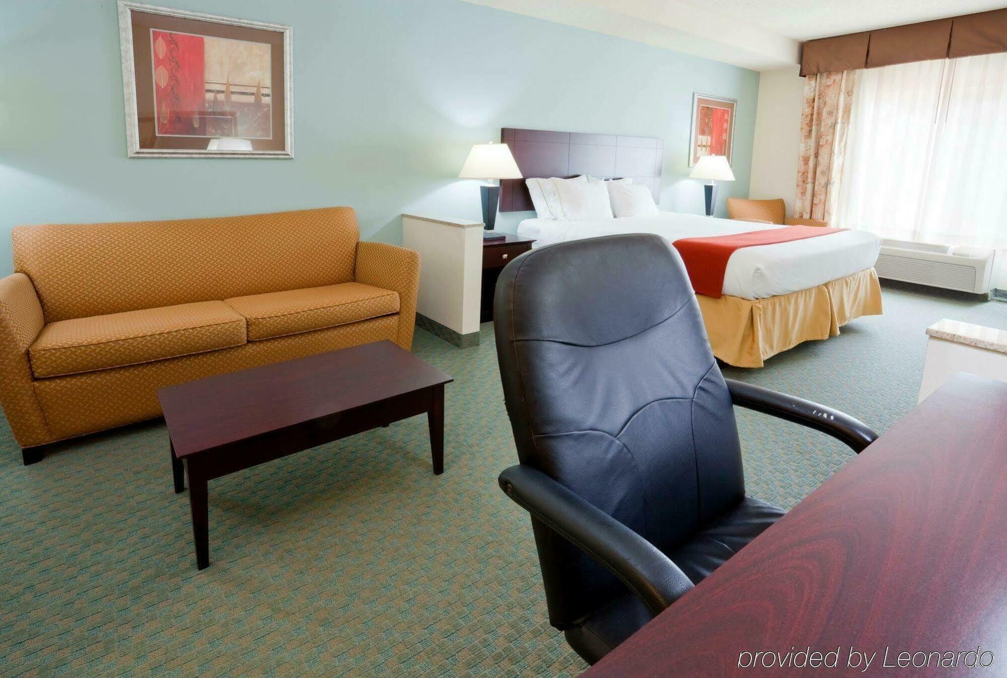 Holiday Inn Express Arrowood, An Ihg Hotel Charlotte Room photo